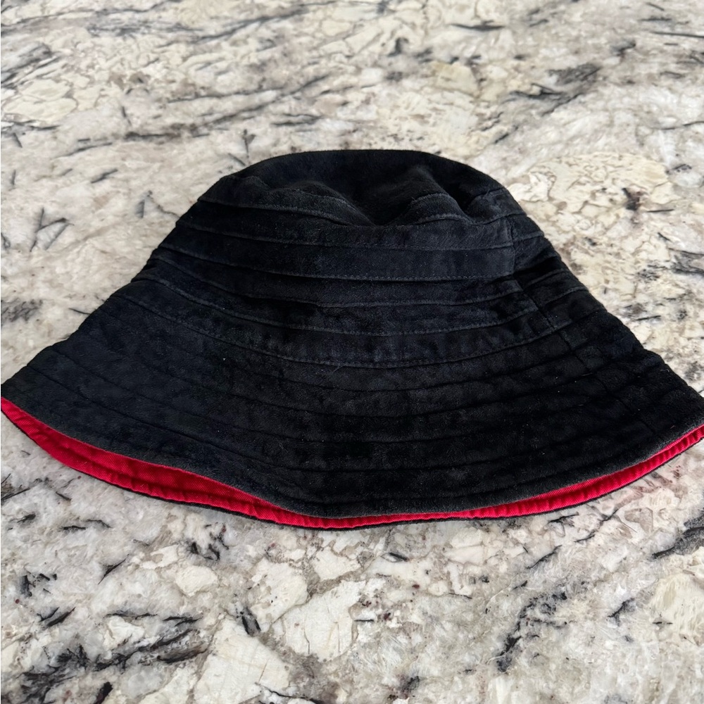 DANIER SUEDE LEATHER WOMENS BUCKET HAT WiTH RED INSIDE BRIM,  SIZE SMALL